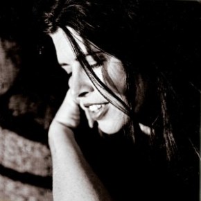 Review: Victoria Williams Sheds Overalls For Cocktail&nbsp;Dress