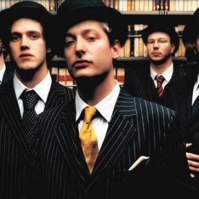 Review: Gomez Standout With Faceless, Roots-y Futuristic&nbsp;Rock